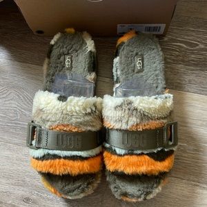 W9 UGG Fluffita Cali Collage Slides - like new, In box